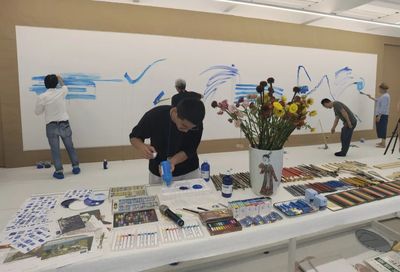 與藝術(shù)家共享一塊畫布——藍(lán)色變奏 棉3創(chuàng)意街區(qū)藝術(shù)互動新體驗(yàn)